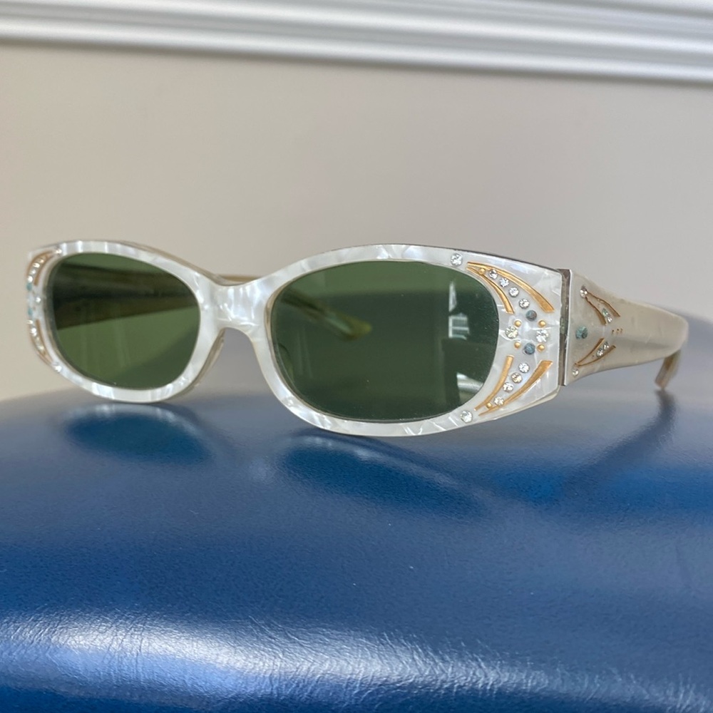 Vintage French Pearlized Sunglasses 🕶️